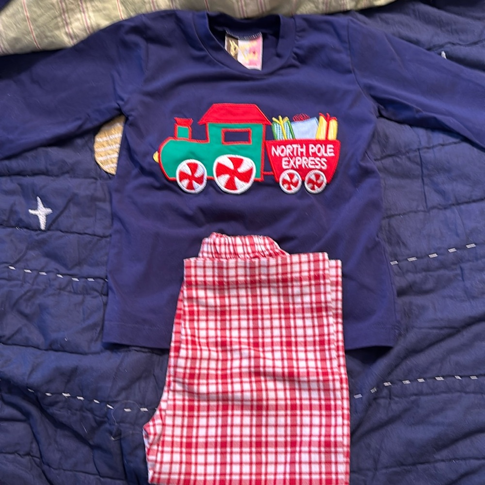 Banana Split brand, Boys 2 piece Christmas Train appliqué set